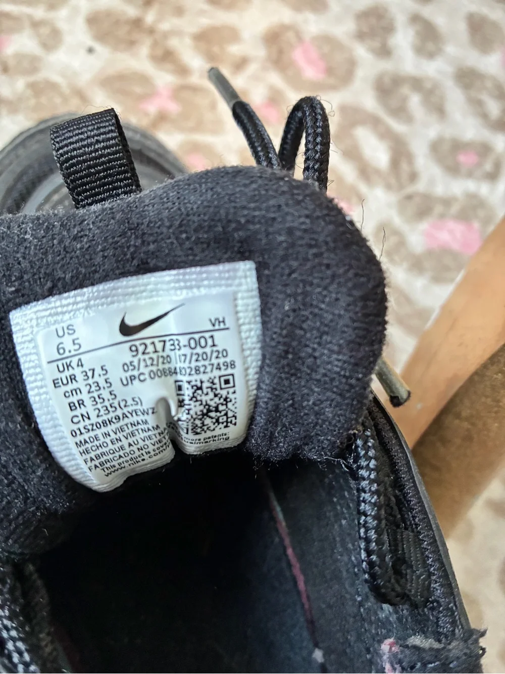 Nike Black/Gray Men's Retro-Style Sneakers